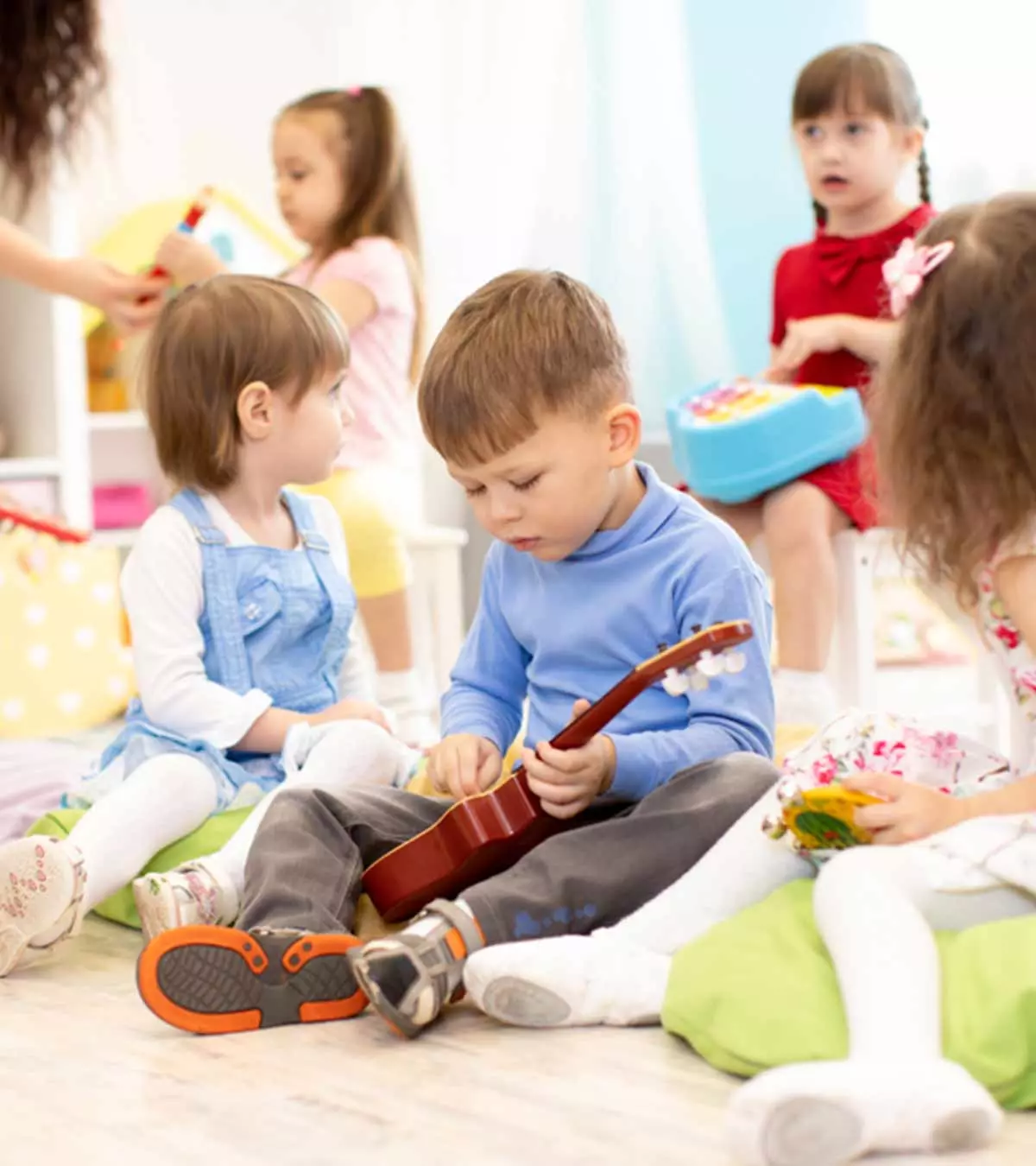 Associative-Play-What-Is-It-Age-Examples-And-Benefits.jpg